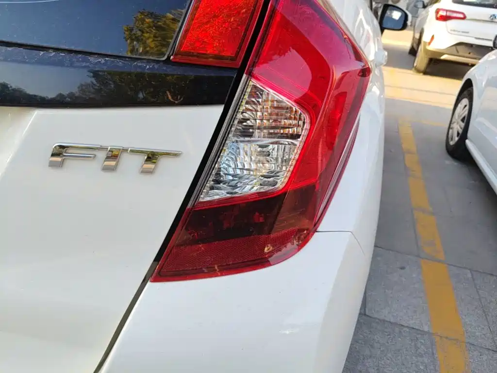 Honda Fit — фото 8