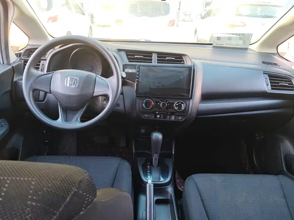 Honda Fit — фото 10