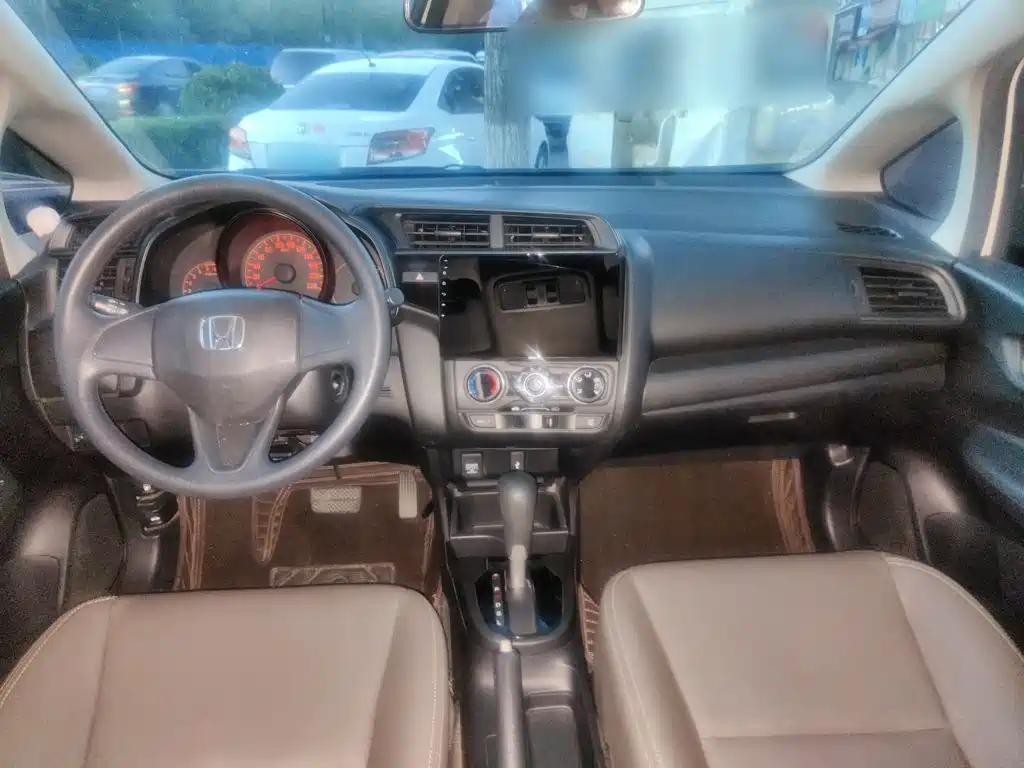 Honda Fit — фото 14