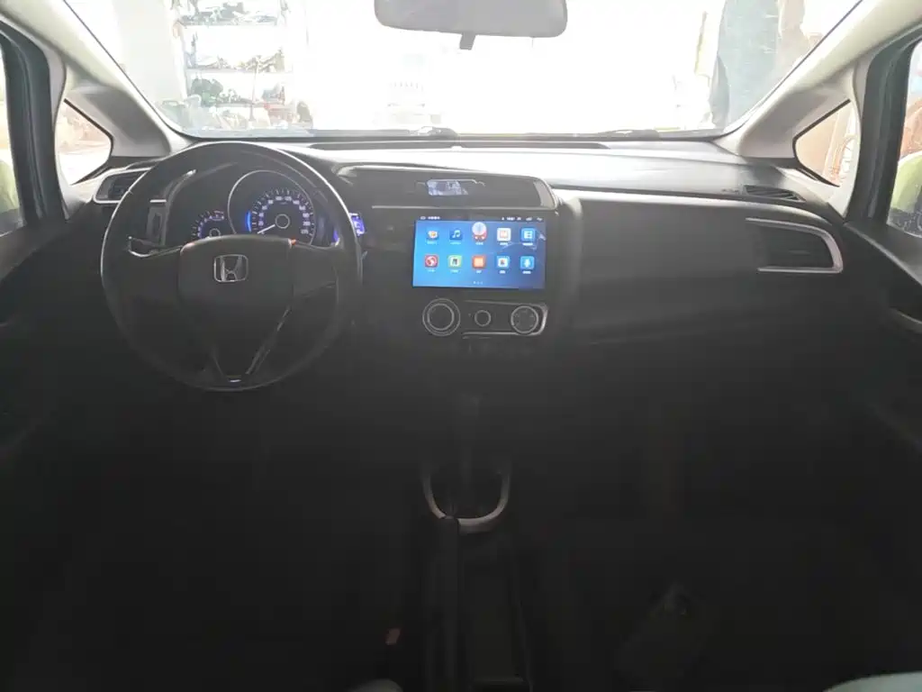 Honda Fit — фото 10