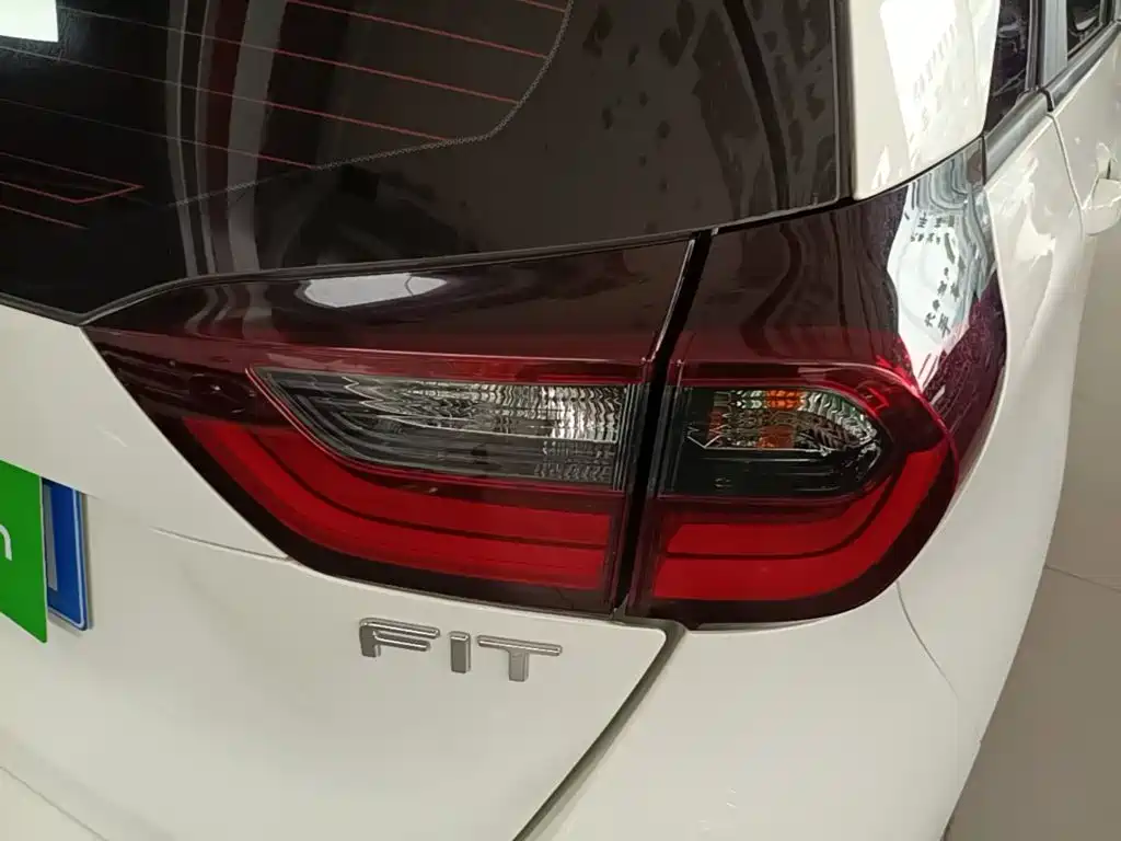 Honda Fit — фото 8