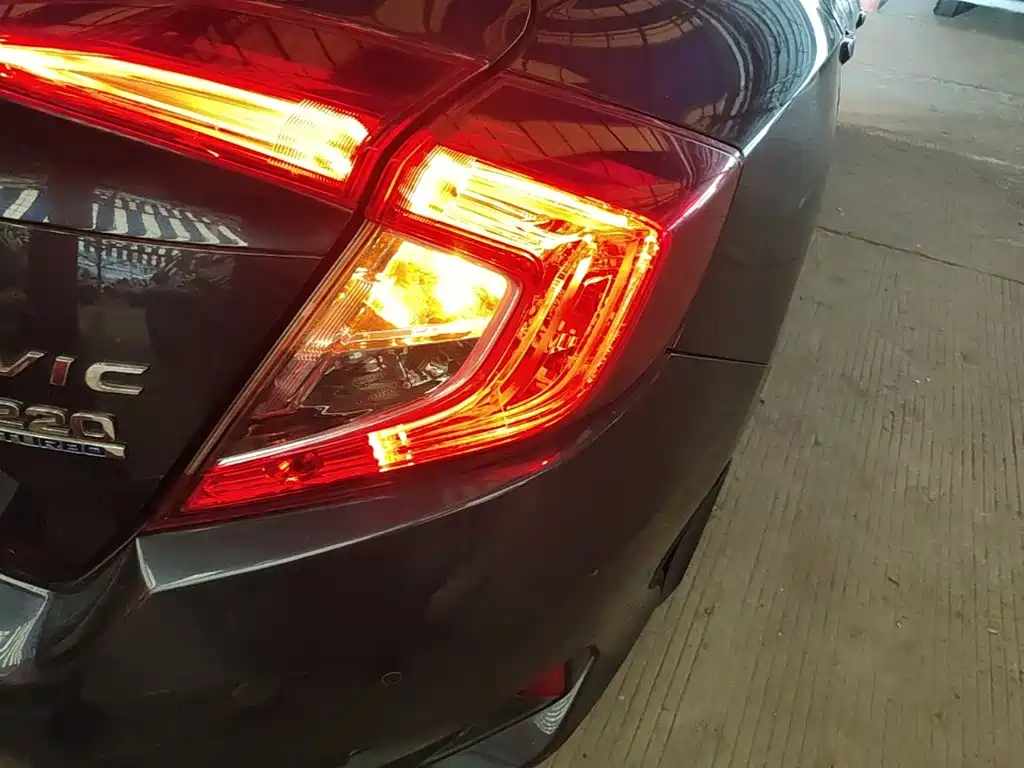 Honda Civic — фото 8