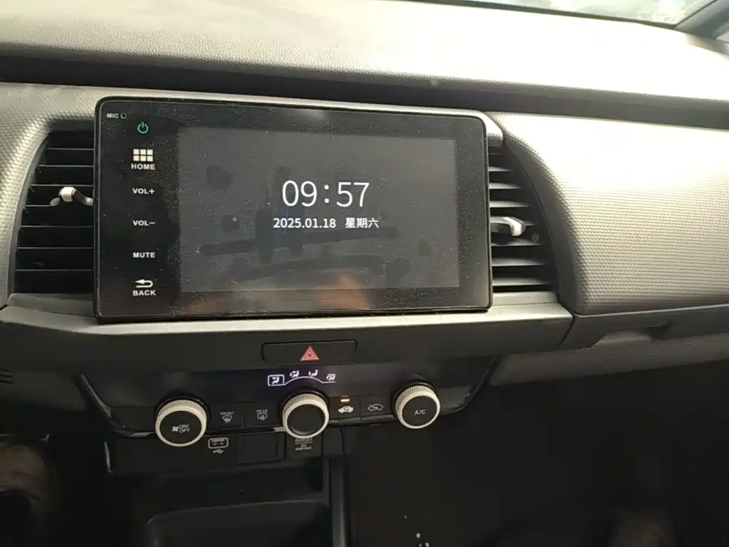 Honda Fit — фото 13