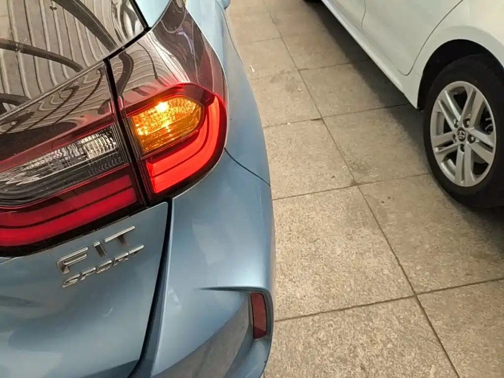 Honda Fit — фото 8