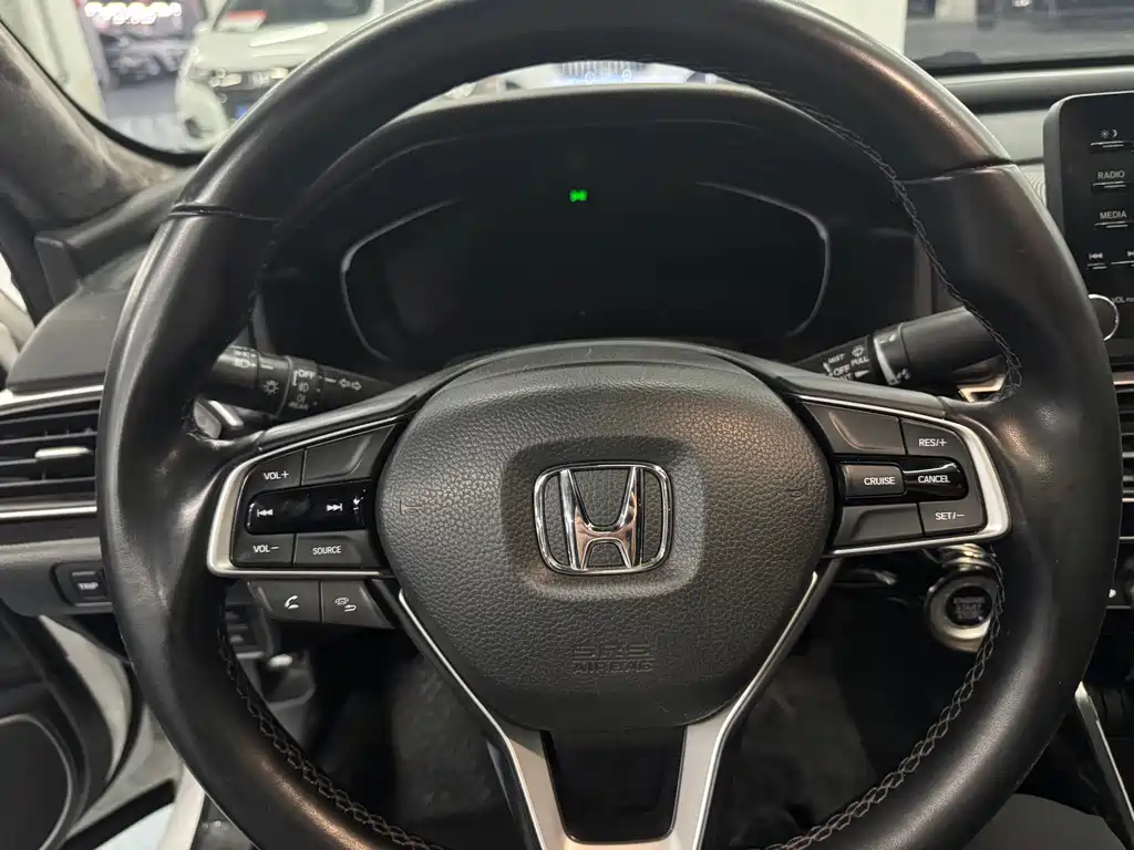 Honda Accord — фото 11