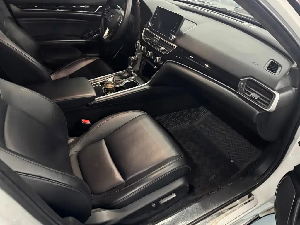 Honda Accord — фото 17