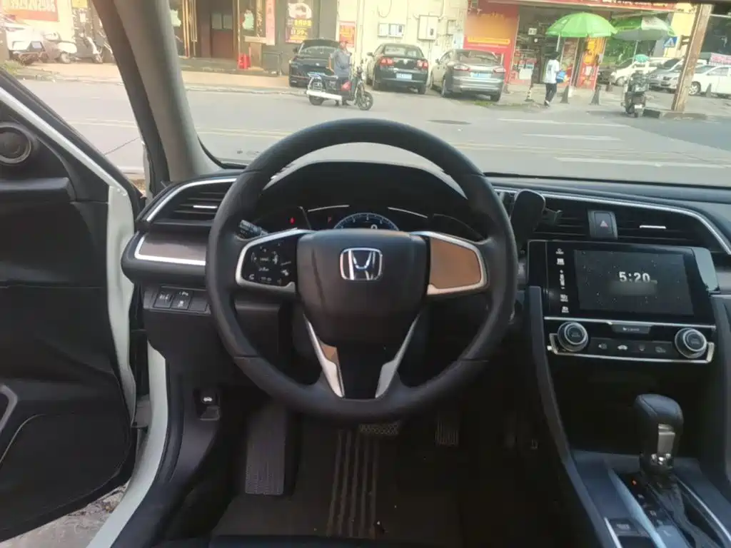 Honda Civic — фото 11