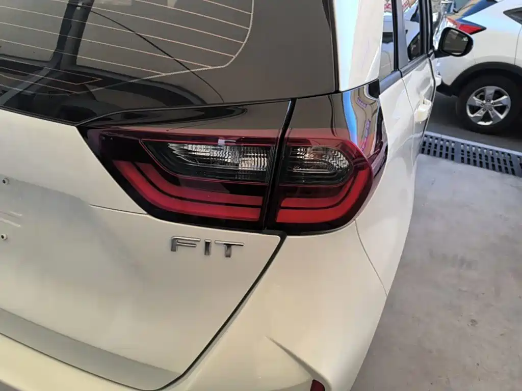 Honda Fit — фото 8
