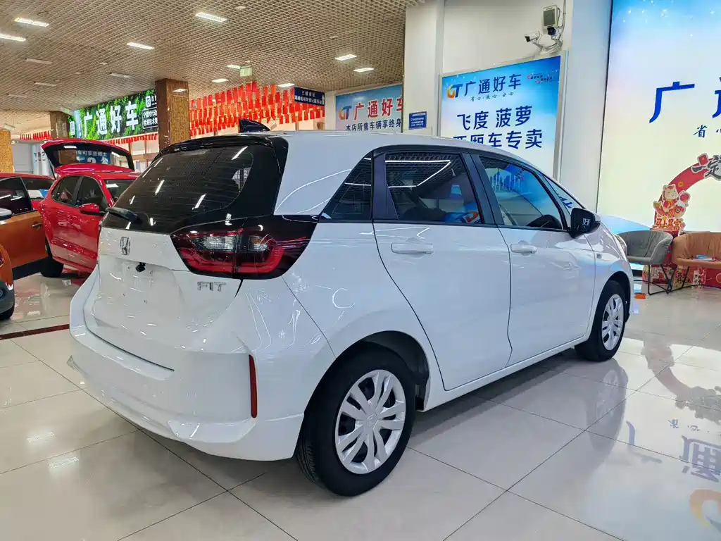 Honda Fit — фото 8