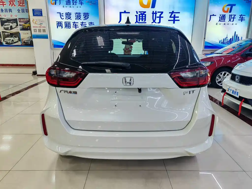 Honda Fit — фото 9