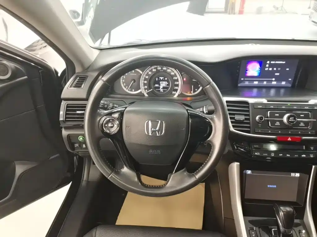 Honda Accord — фото 11