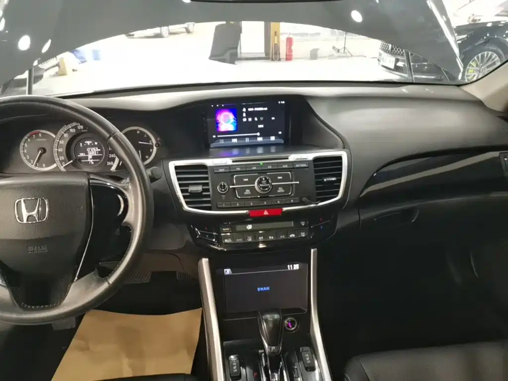 Honda Accord — фото 13