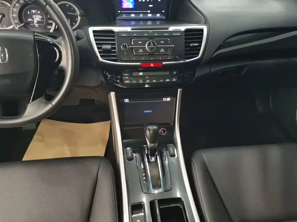 Honda Accord — фото 14