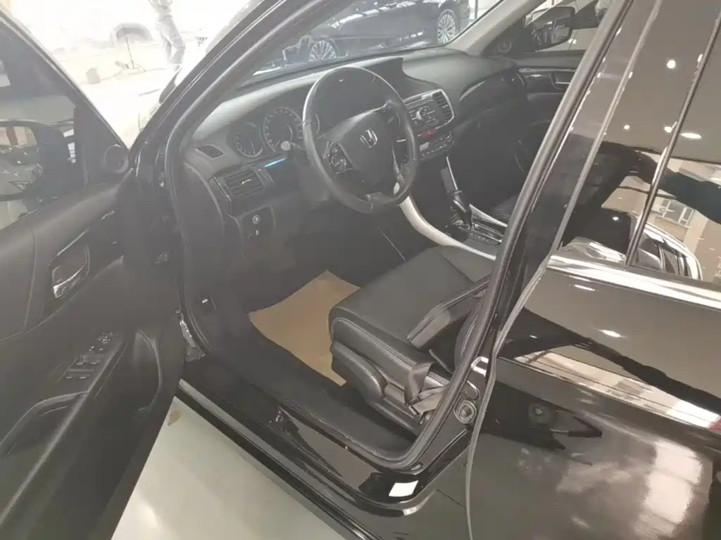 Honda Accord — фото 15