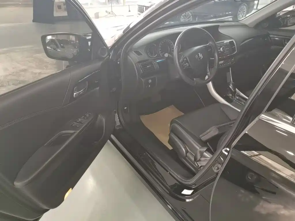 Honda Accord — фото 16