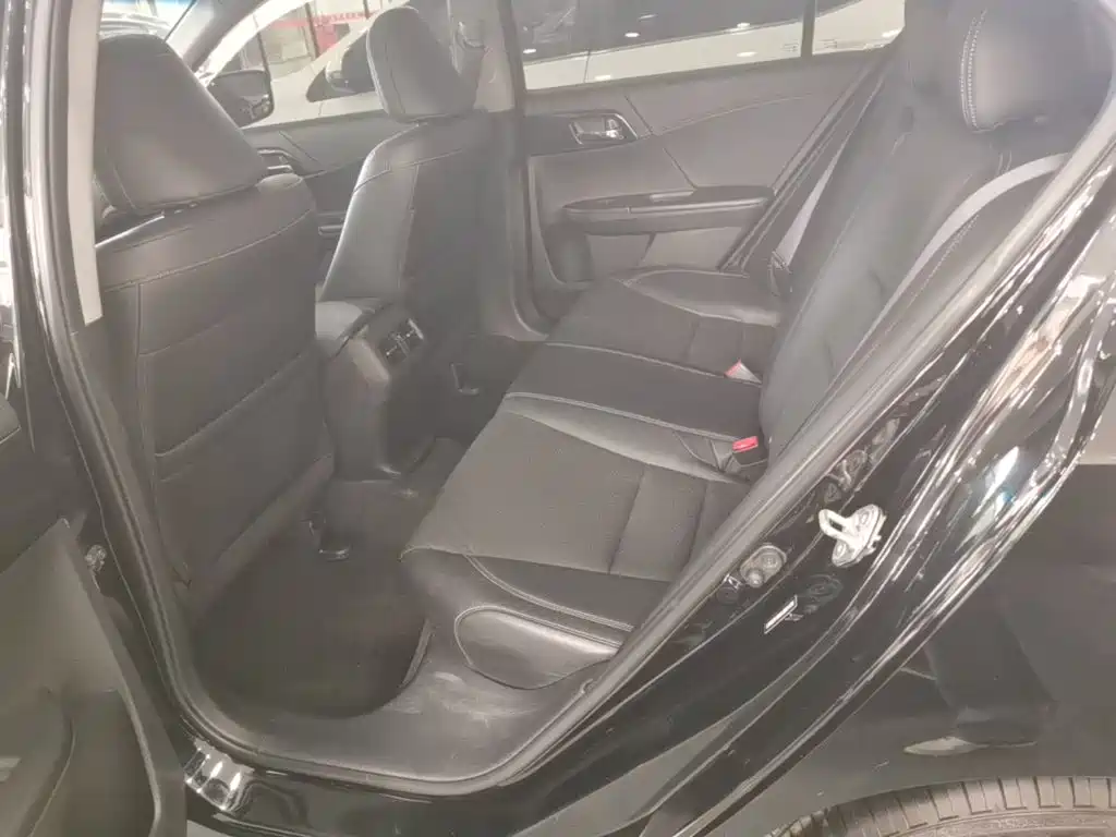 Honda Accord — фото 17