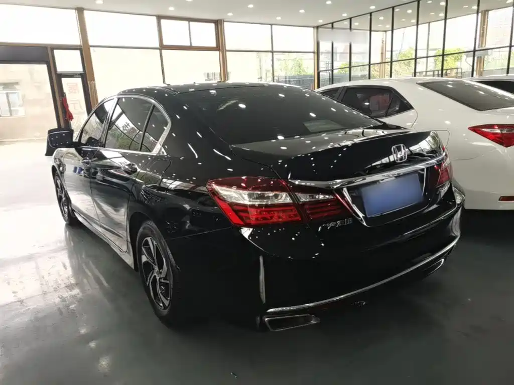 Honda Accord — фото 5