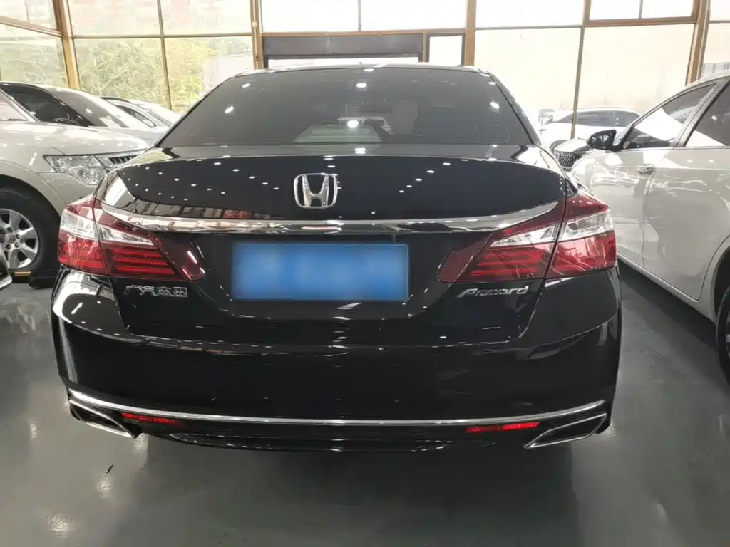 Honda Accord — фото 6