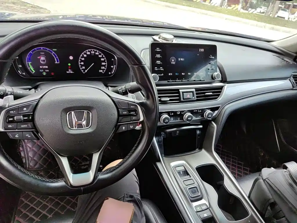 Honda Accord — фото 10