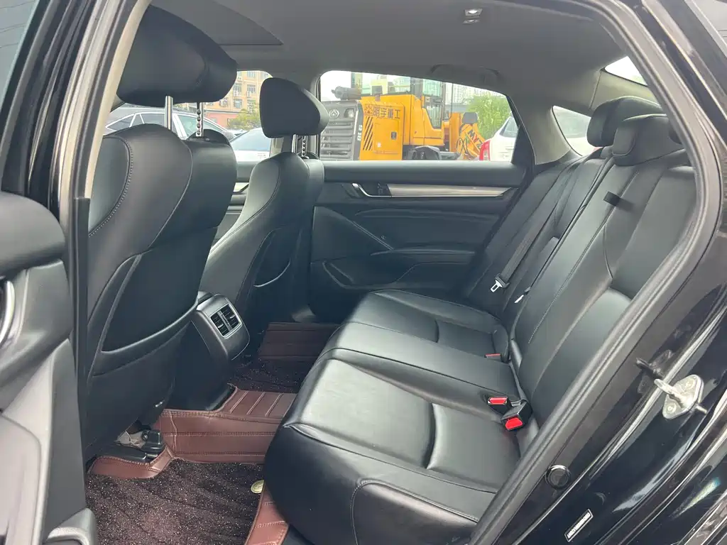 Honda Accord — фото 20