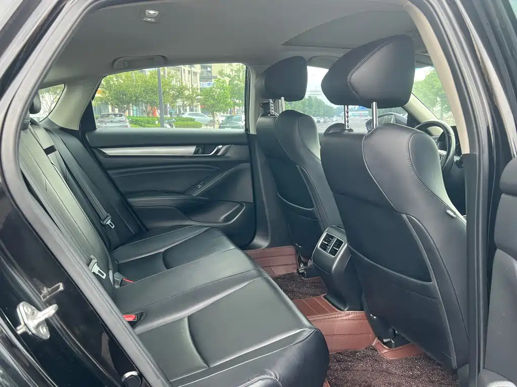 Honda Accord — фото 21