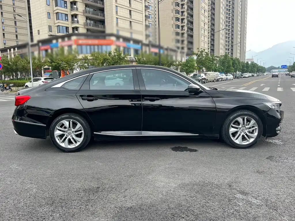 Honda Accord — фото 23