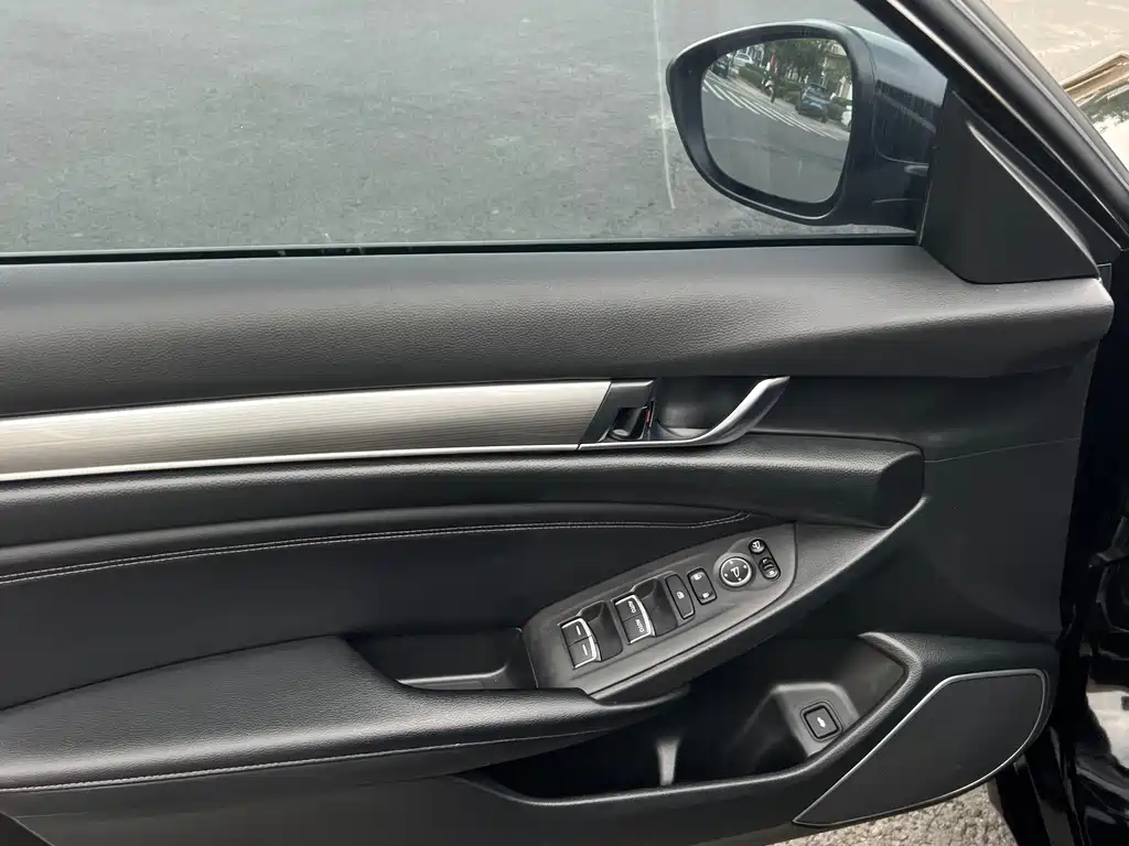 Honda Accord — фото 8