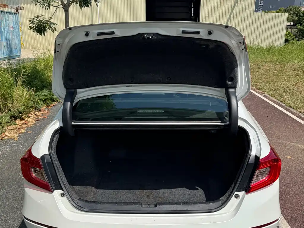 Honda Accord — фото 17