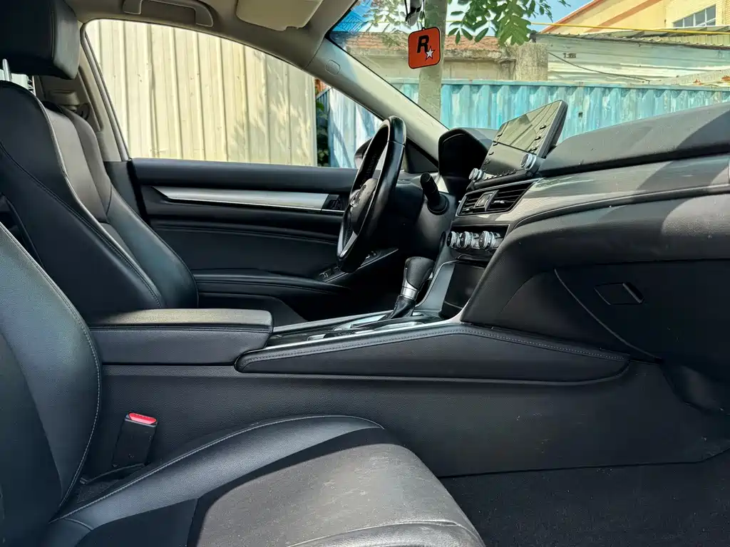 Honda Accord — фото 18