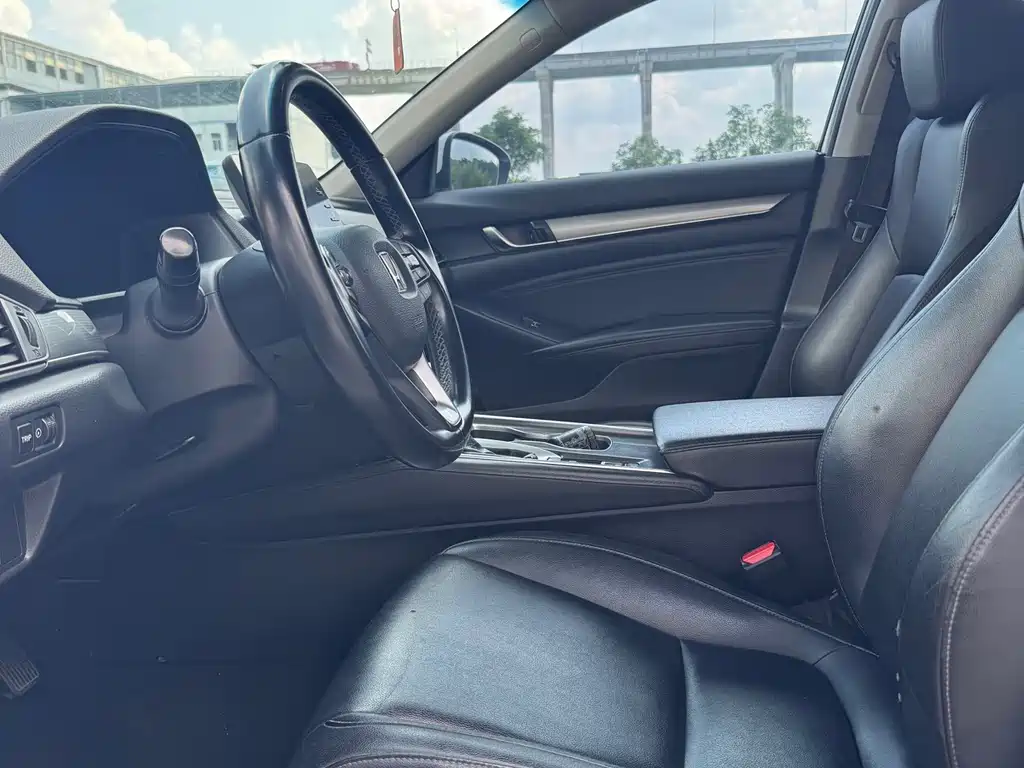 Honda Accord — фото 20