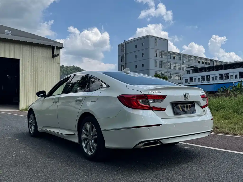 Honda Accord — фото 9
