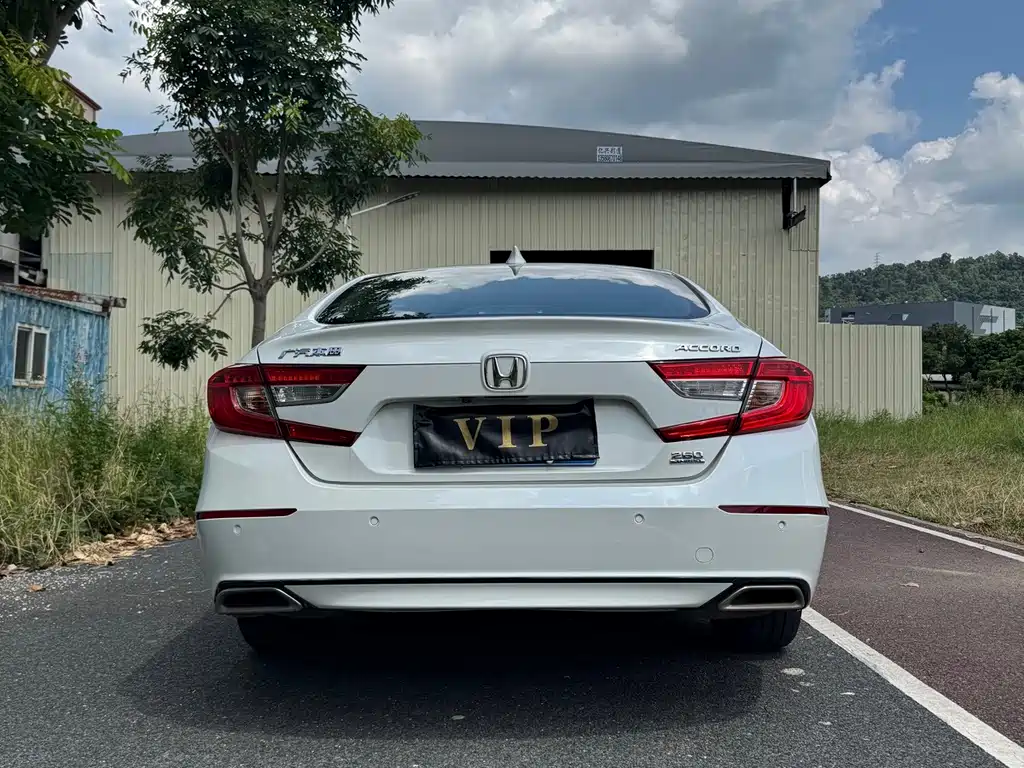 Honda Accord — фото 10