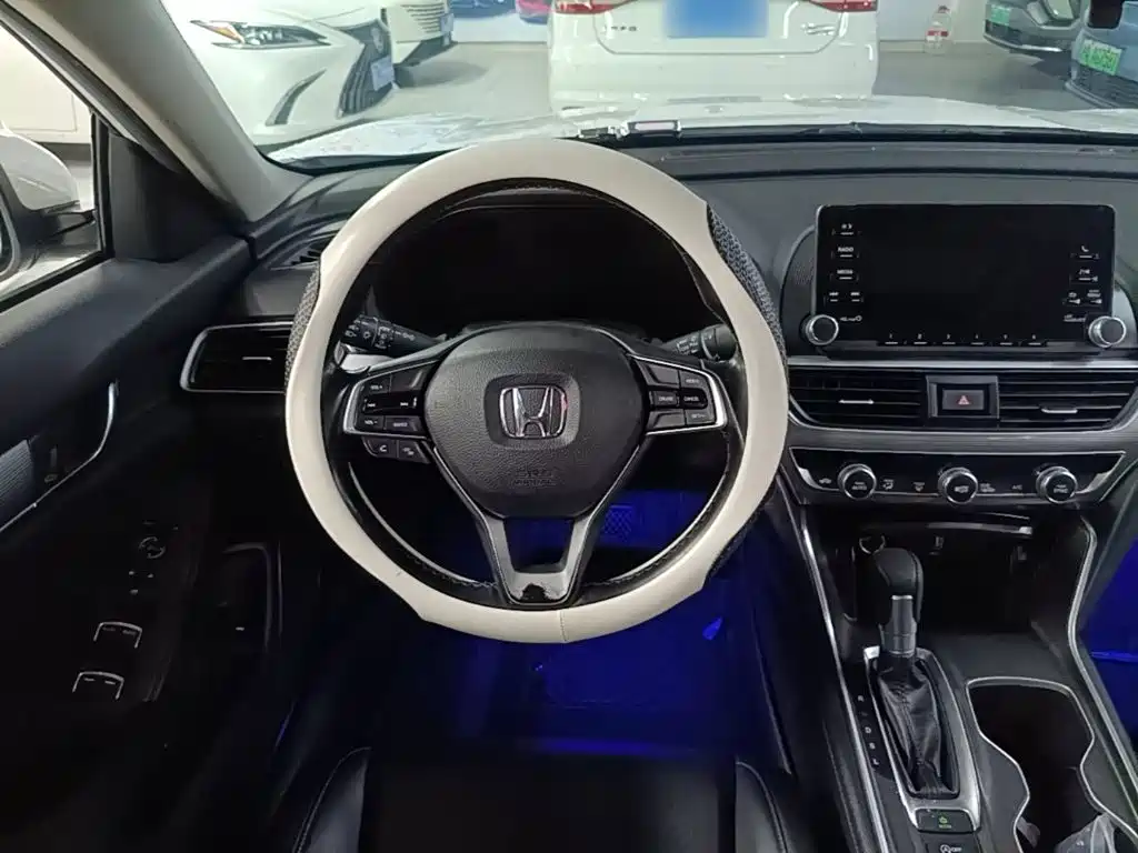 Honda Accord — фото 11
