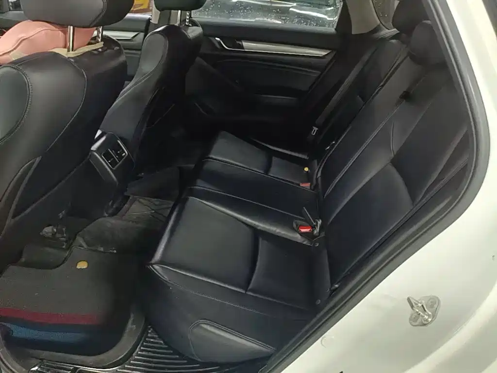 Honda Accord — фото 17