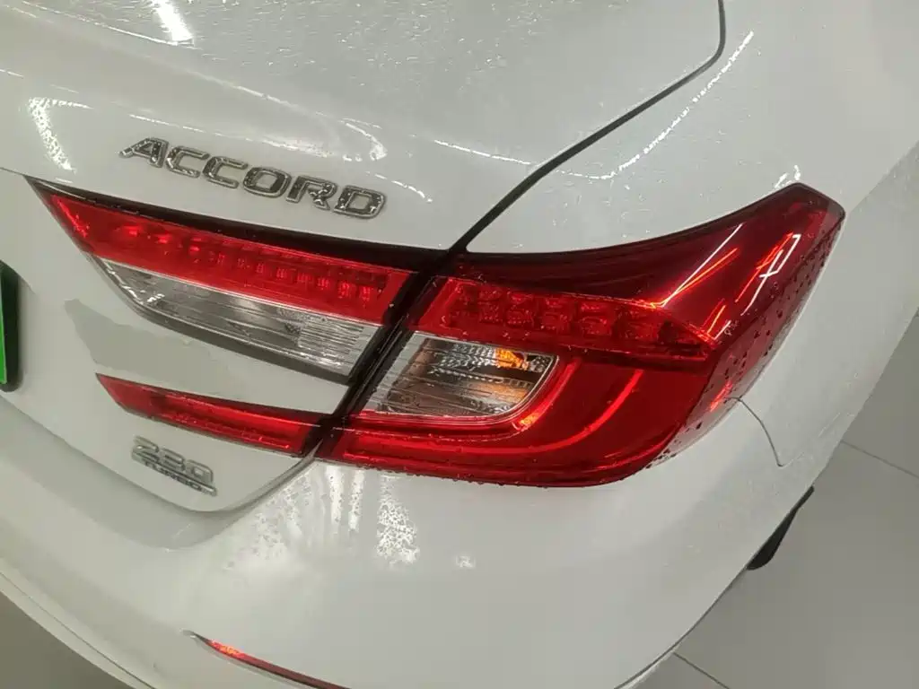 Honda Accord — фото 8