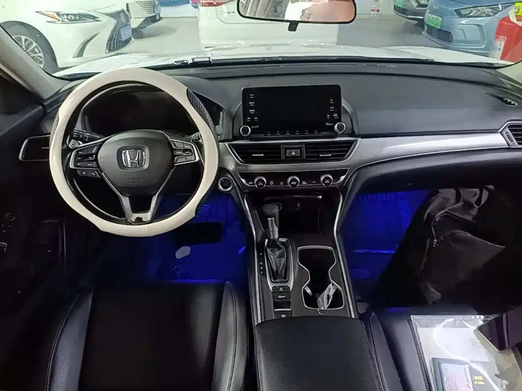 Honda Accord — фото 10