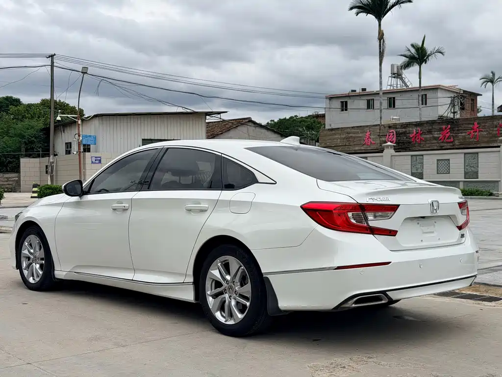 Honda Accord — фото 4