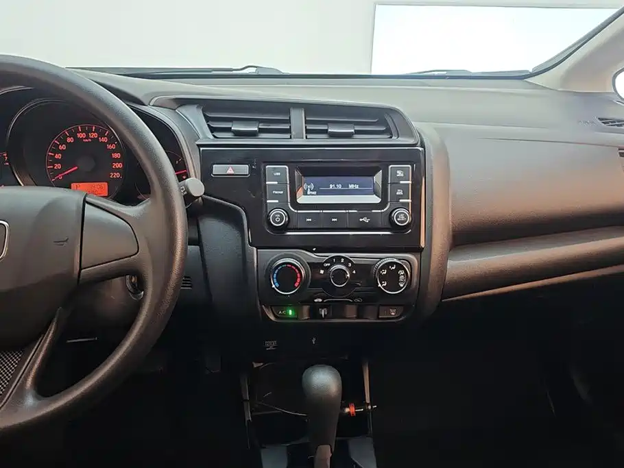 Honda Fit — фото 13