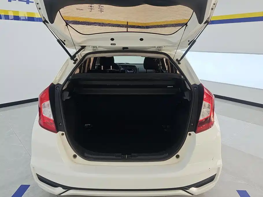 Honda Fit — фото 4