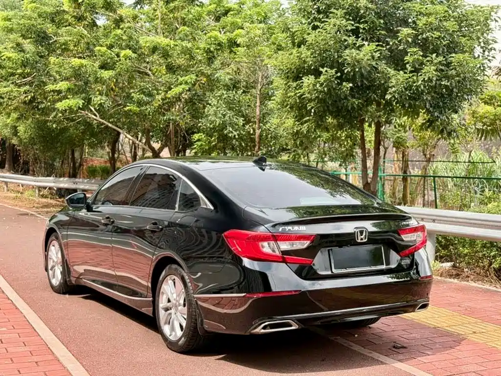 Honda Accord — фото 7
