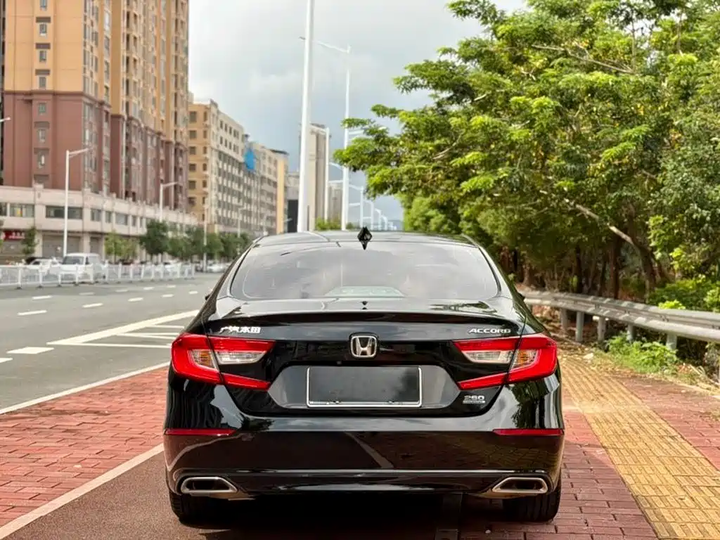Honda Accord — фото 8