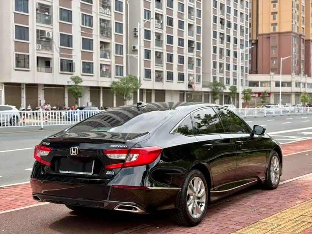 Honda Accord — фото 9