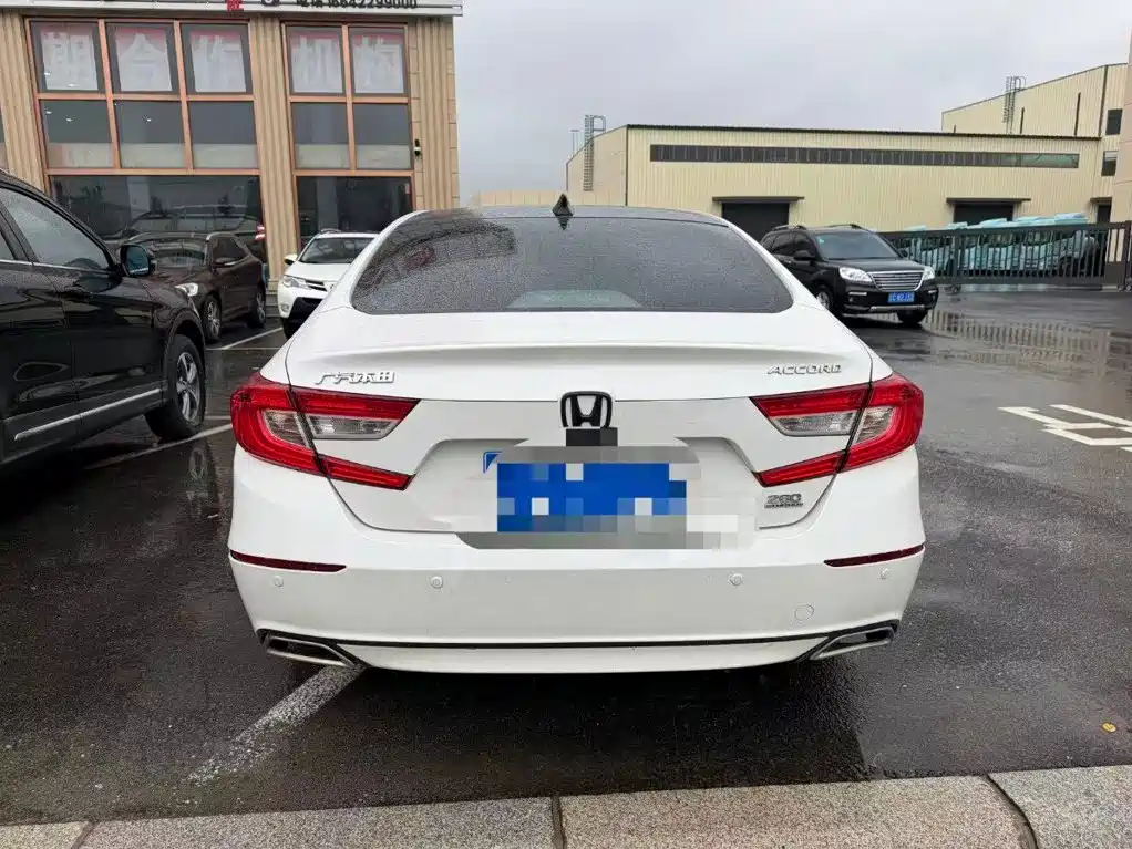 Honda Accord — фото 7