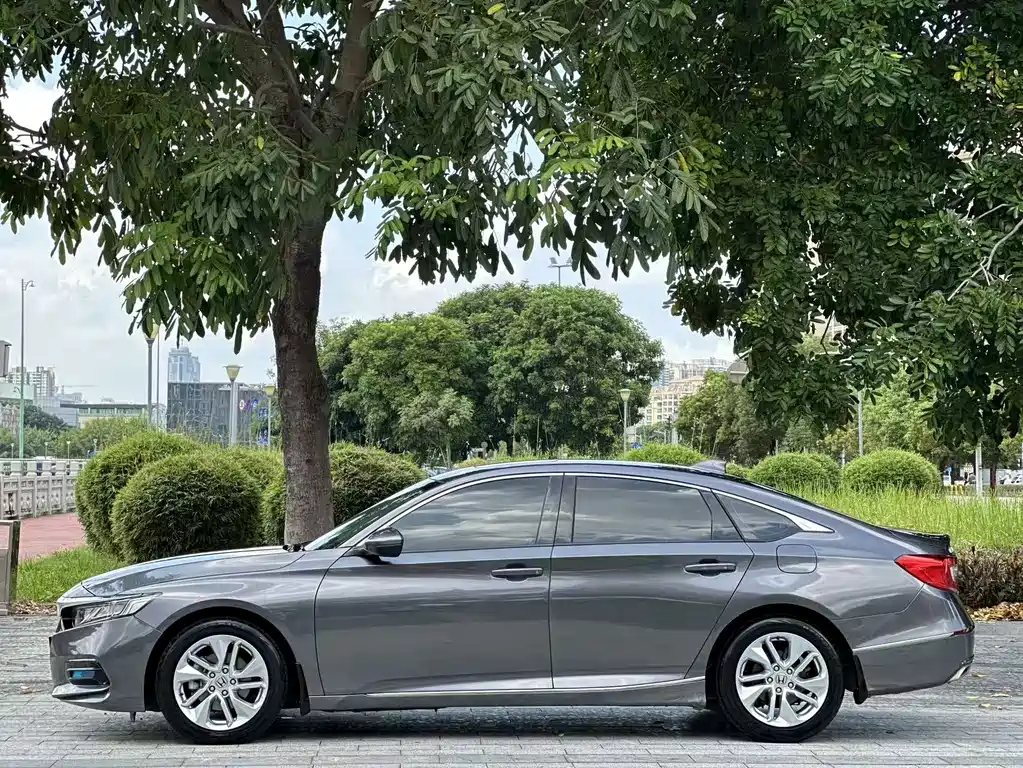 Honda Accord — фото 14