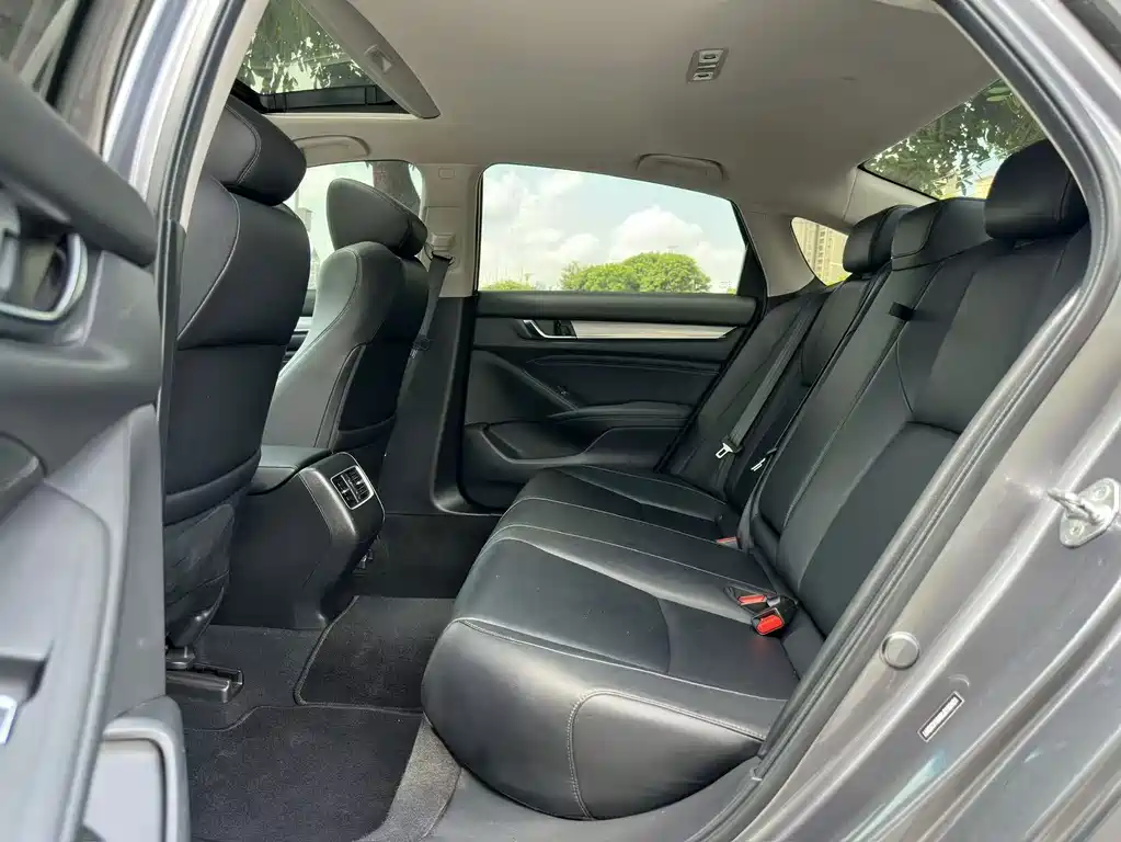 Honda Accord — фото 6