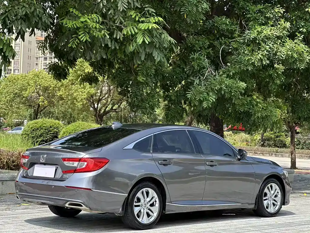 Honda Accord — фото 9
