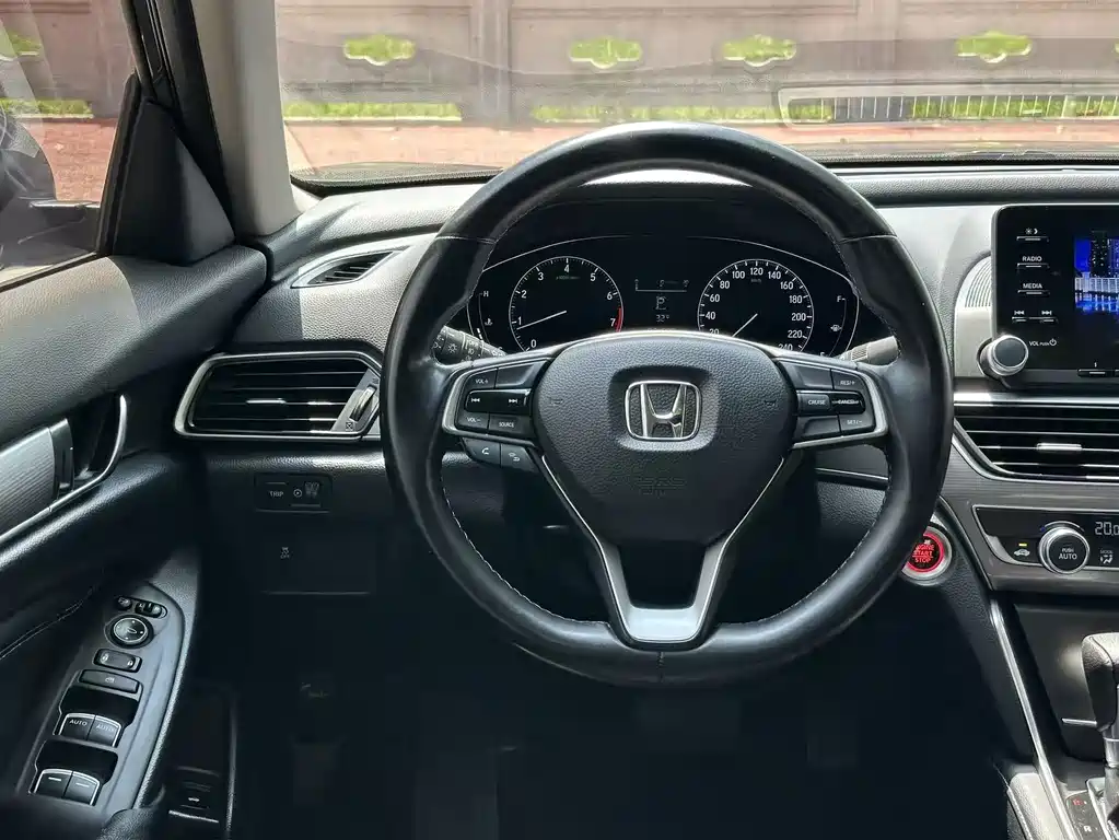 Honda Accord — фото 10