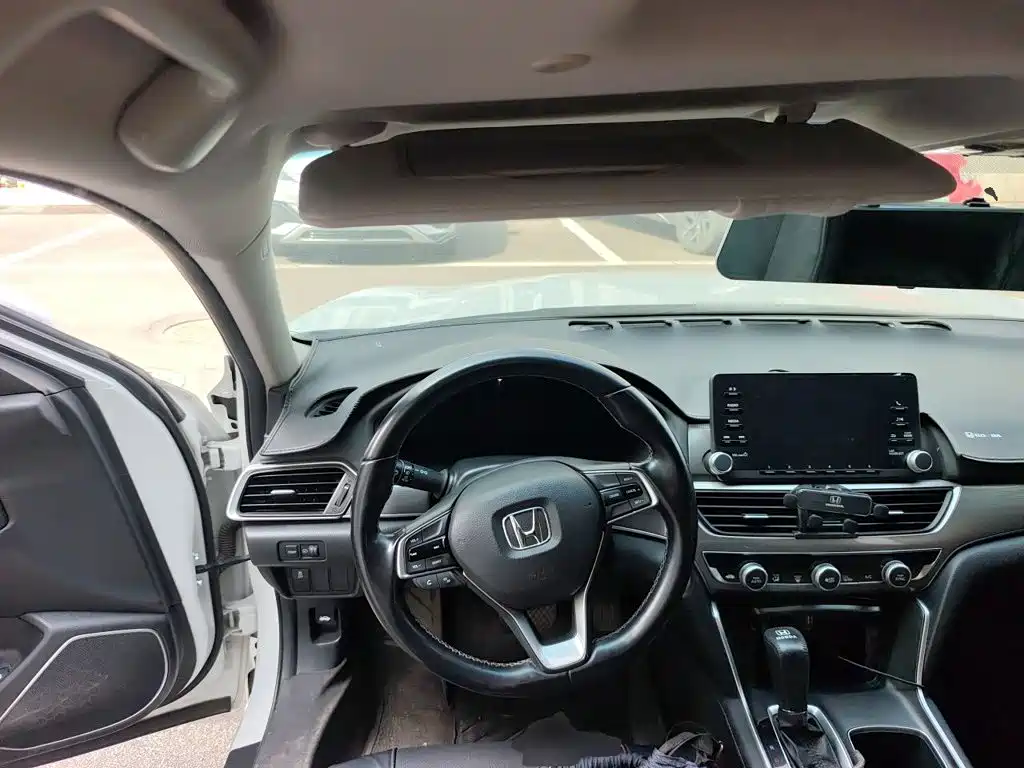 Honda Accord — фото 11