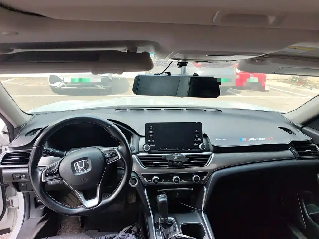 Honda Accord — фото 10