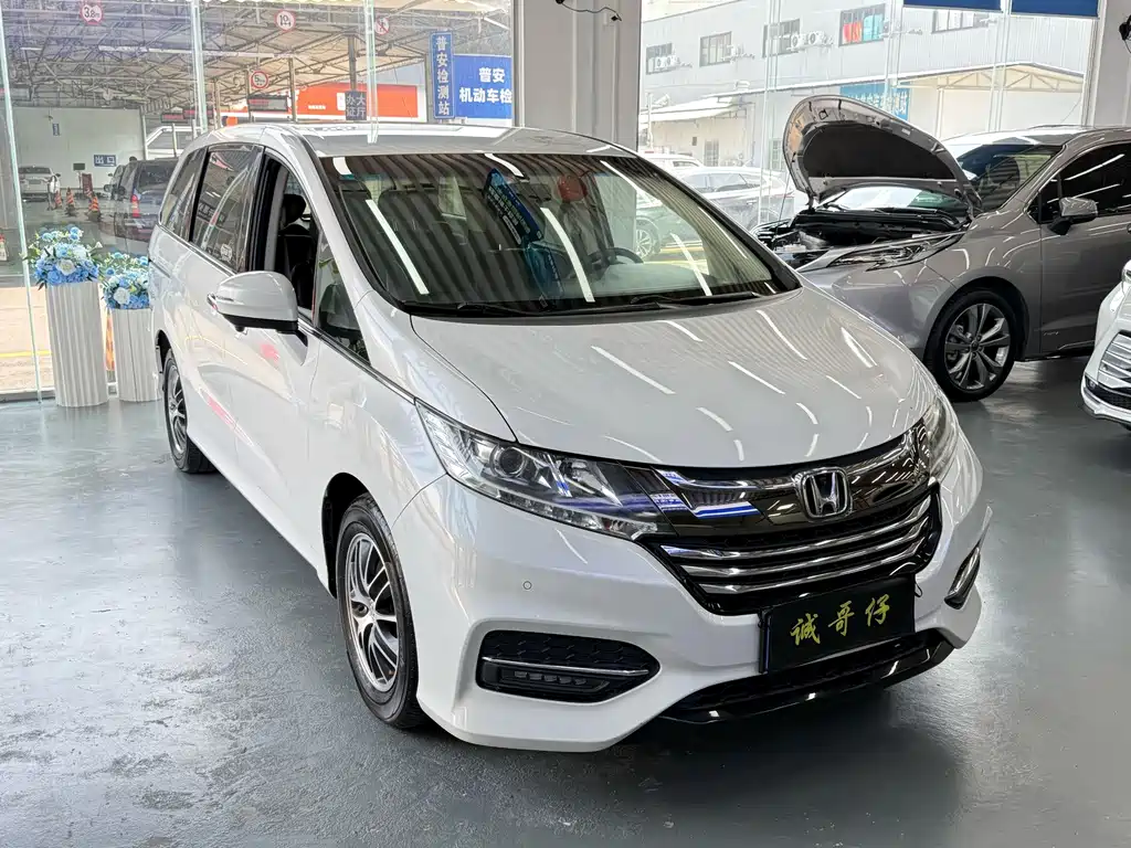Honda Odyssey — фото 12
